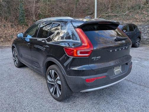 2024 Volvo XC40 B5 Ultimate Bright Theme