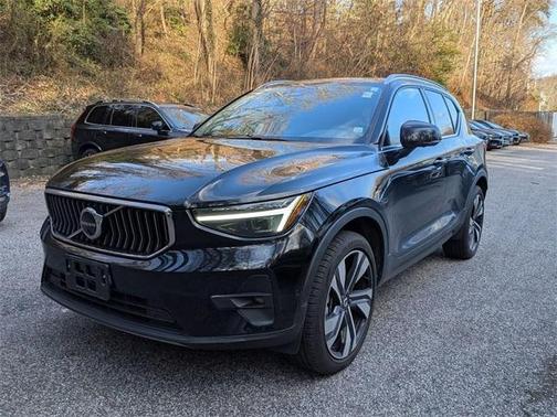 2024 Volvo XC40 B5 Ultimate Bright Theme