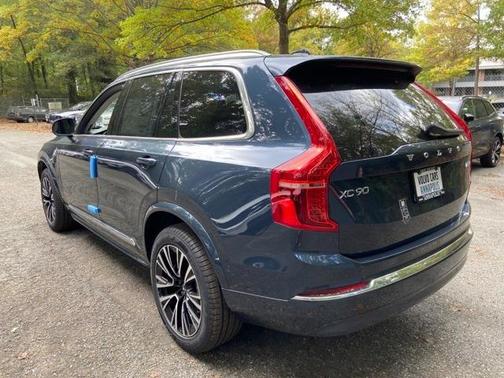 2025 Volvo XC90 Plug-In Hybrid T8 Plus 7-Seater