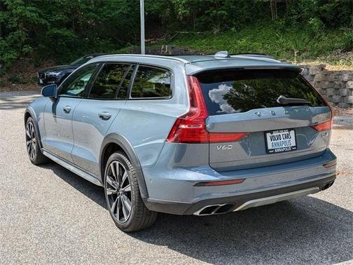 2022 Volvo V60 Cross Country T5