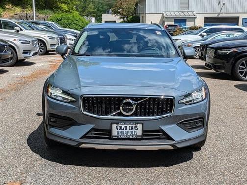 2022 Volvo V60 Cross Country T5