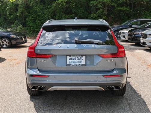 2022 Volvo V60 Cross Country T5