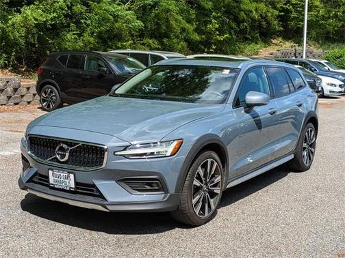 2022 Volvo V60 Cross Country T5