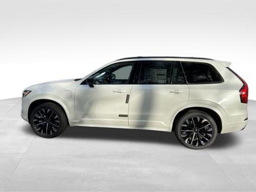 2026 Volvo XC90 Plug-In Hybrid T8 Ultra Dark Theme 7-Seater