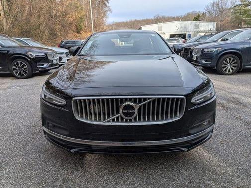 2023 Volvo S90 B6 Plus