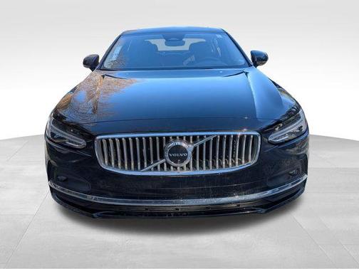 2023 Volvo S90 B6 Plus