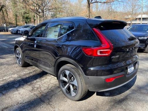 2025 Volvo XC40 B5 Plus Bright Theme