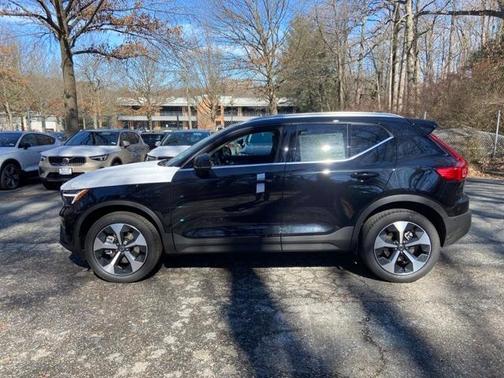 2025 Volvo XC40 B5 Plus Bright Theme
