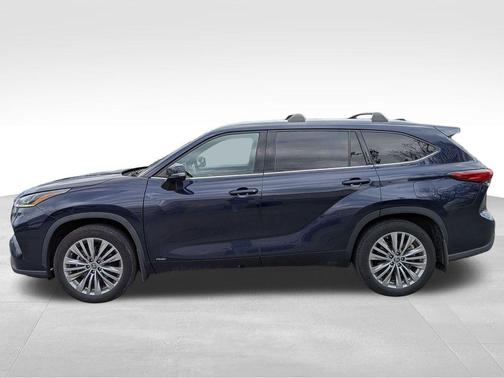 2022 Toyota Highlander Hybrid Platinum