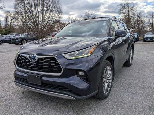 2022 Toyota Highlander Hybrid Platinum