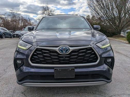 2022 Toyota Highlander Hybrid Platinum
