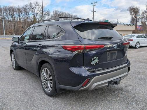 2022 Toyota Highlander Hybrid Platinum