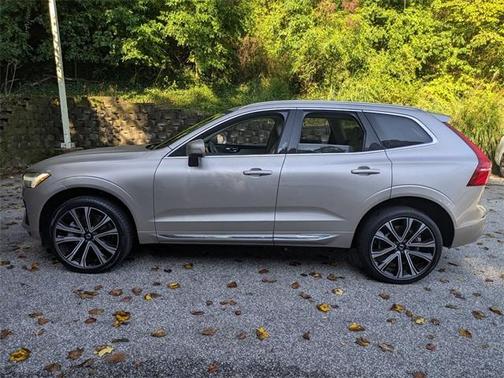 2023 Volvo XC60 B5 Ultimate Bright Theme