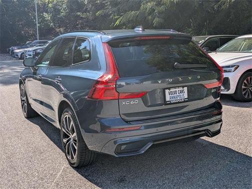 2023 Volvo XC60 B5 Plus Dark Theme