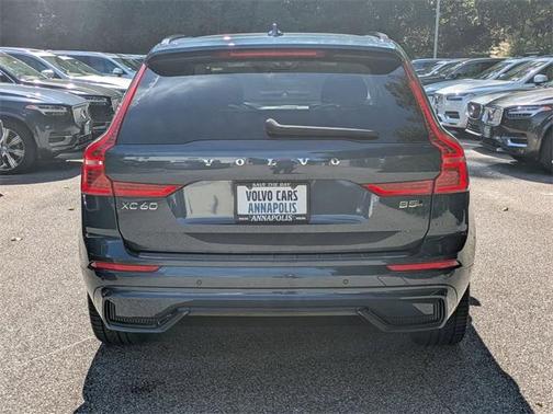 2023 Volvo XC60 B5 Plus Dark Theme