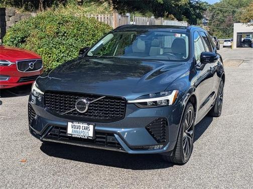2023 Volvo XC60 B5 Plus Dark Theme
