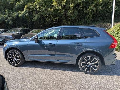 2023 Volvo XC60 B5 Plus Dark Theme