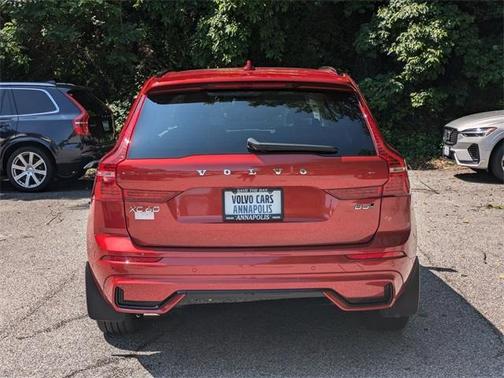 2024 Volvo XC60 B5 Plus Dark Theme