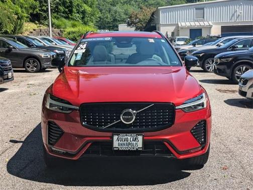 2024 Volvo XC60 B5 Plus Dark Theme