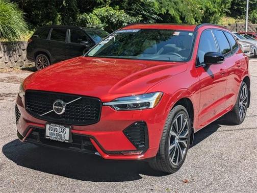 2024 Volvo XC60 B5 Plus Dark Theme