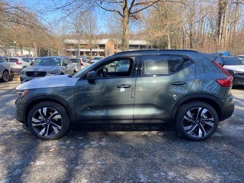 2026 Volvo XC40 B5 Plus