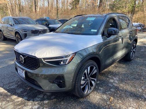 2026 Volvo XC40 B5 Plus