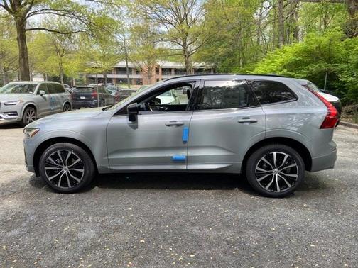 2025 Volvo XC60 B5 Plus