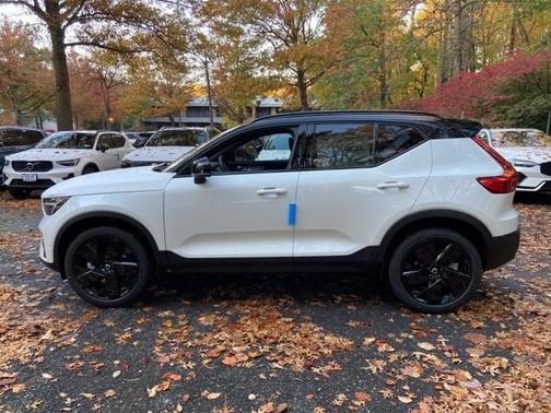 2026 Volvo XC40 B5 Ultra Black Edition