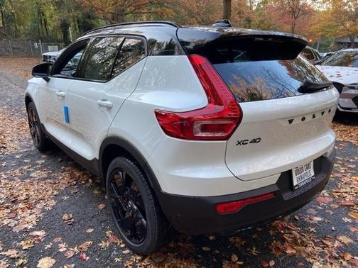 2026 Volvo XC40 B5 Ultra Black Edition