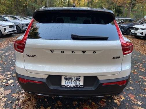 2026 Volvo XC40 B5 Ultra Black Edition