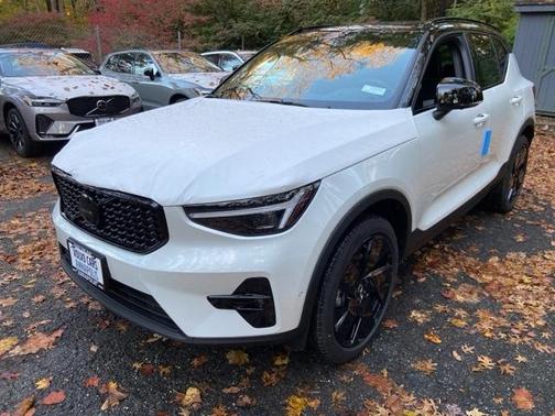 2026 Volvo XC40 B5 Ultra Black Edition