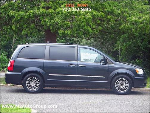 2014 Chrysler Town & Country Touring-L