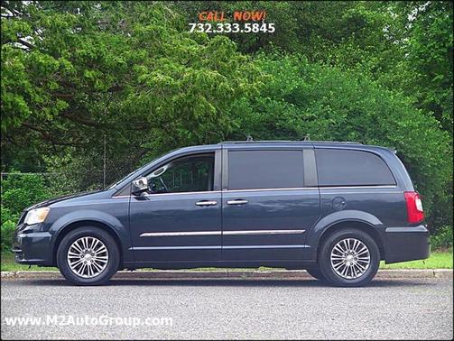 2014 Chrysler Town & Country Touring-L