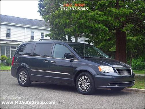 2014 Chrysler Town & Country Touring-L