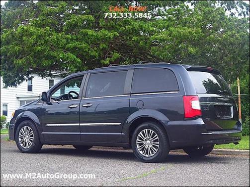 2014 Chrysler Town & Country Touring-L