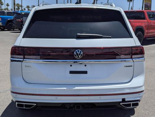 Opal White Pearl 2024 Volkswagen Atlas 2.0T SEL Premium R-Line 4MOTION