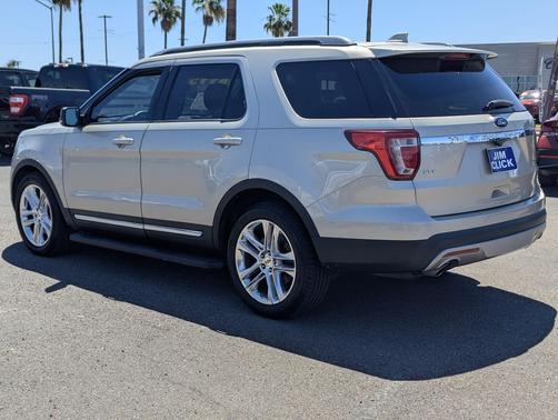 WHITE GOLD META 2017 Ford Explorer XLT