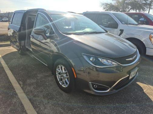 2020 Chrysler Pacifica Touring-L