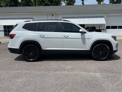 Opal White Pearl 2026 Volkswagen Atlas 2.0T SE W/TECHNOLOGY