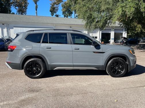 2025 Volkswagen Atlas 2.0T Peak Edition