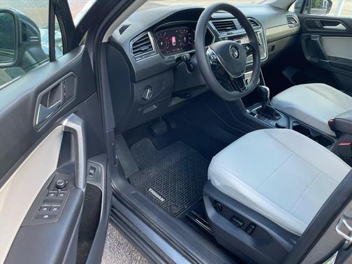 Platinum Gray Metallic 2020 Volkswagen Tiguan 2.0T SEL