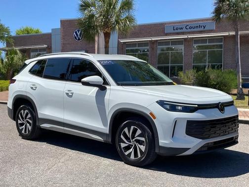 Pure White 2025 Volkswagen Tiguan 2.0T S