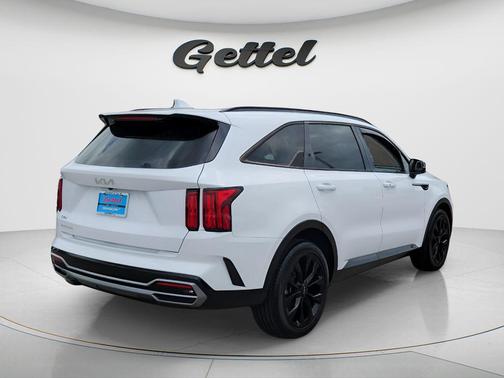 Glacial White Pearl 2023 Kia Sorento SX