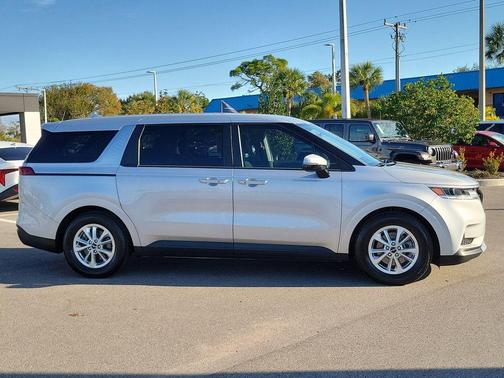 2022 Kia Carnival LXS