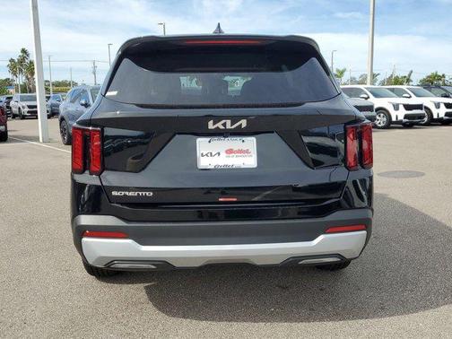 2025 Kia Sorento LX