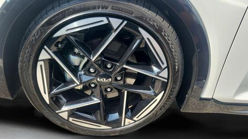 Snow White Pearl 2025 Kia K4 GT-Line