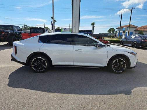 2025 Kia K4 GT-Line