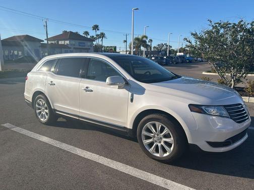 2017 Lincoln MKT Base