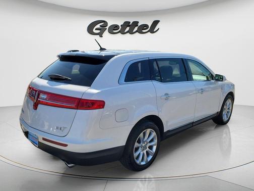 2017 Lincoln MKT Base