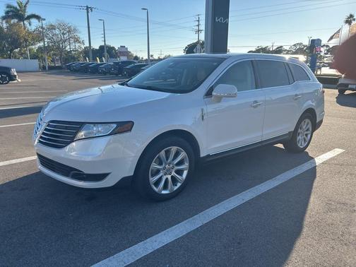 2017 Lincoln MKT Base